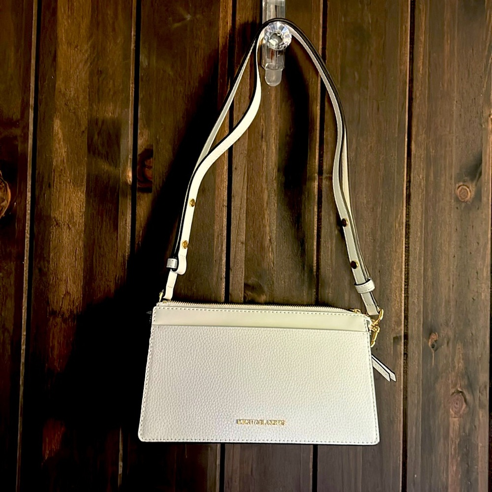 Michael Kors shoulder / crossbody bag.